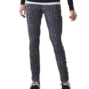 Lululemon Runderful Lined 
Pant Size 6 in Dramatic Static Black + Grey